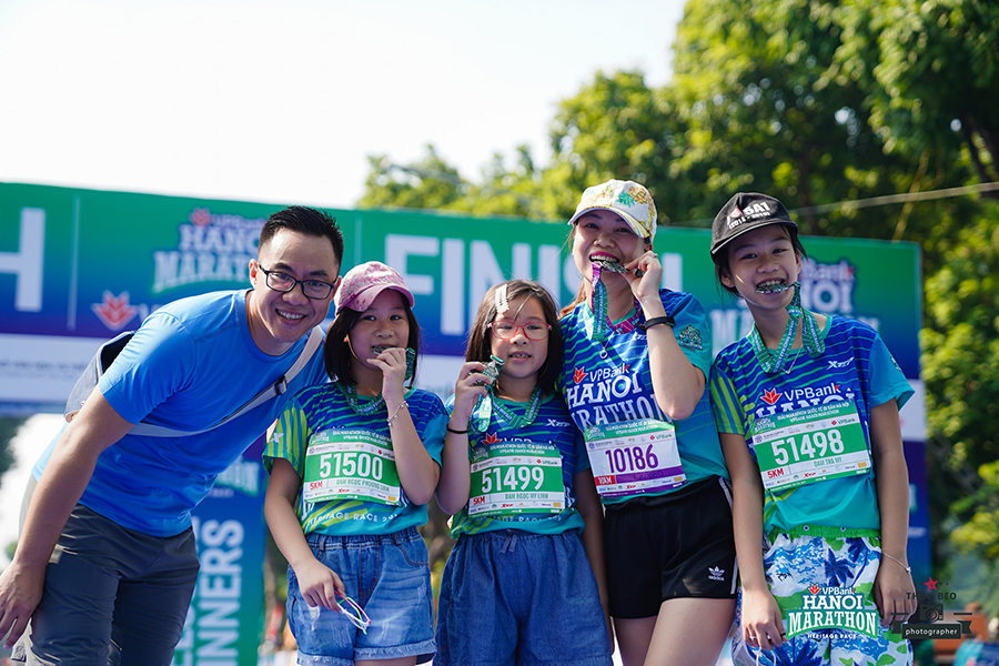 Những khoảnh khắc về đích ấn tượng của VPBank Hanoi Marathon 2019 Những khoảnh khắc về đích ấn tượng của VPBank Hanoi Marathon 2019